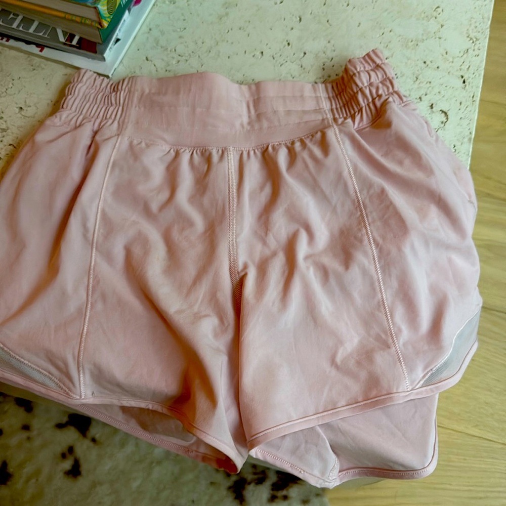 Lululemon baby pink Hotty Hot High-Rise Lined Short 4"